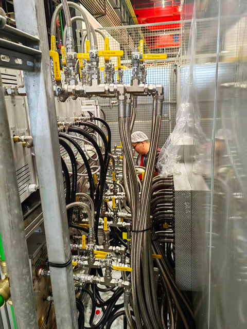 Custom flexible hose assembly for industrial automation and fluid control