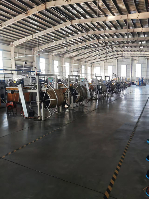 Hydraulic hose manufacturing plant with standardized workshop layout