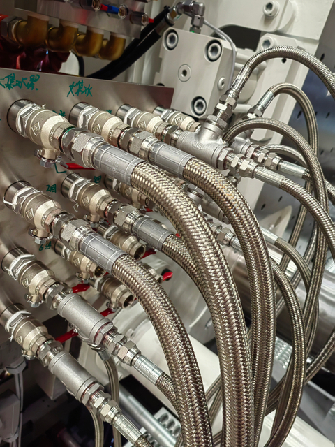 Hydraulic hose supplier production scene for OEM equipment integration