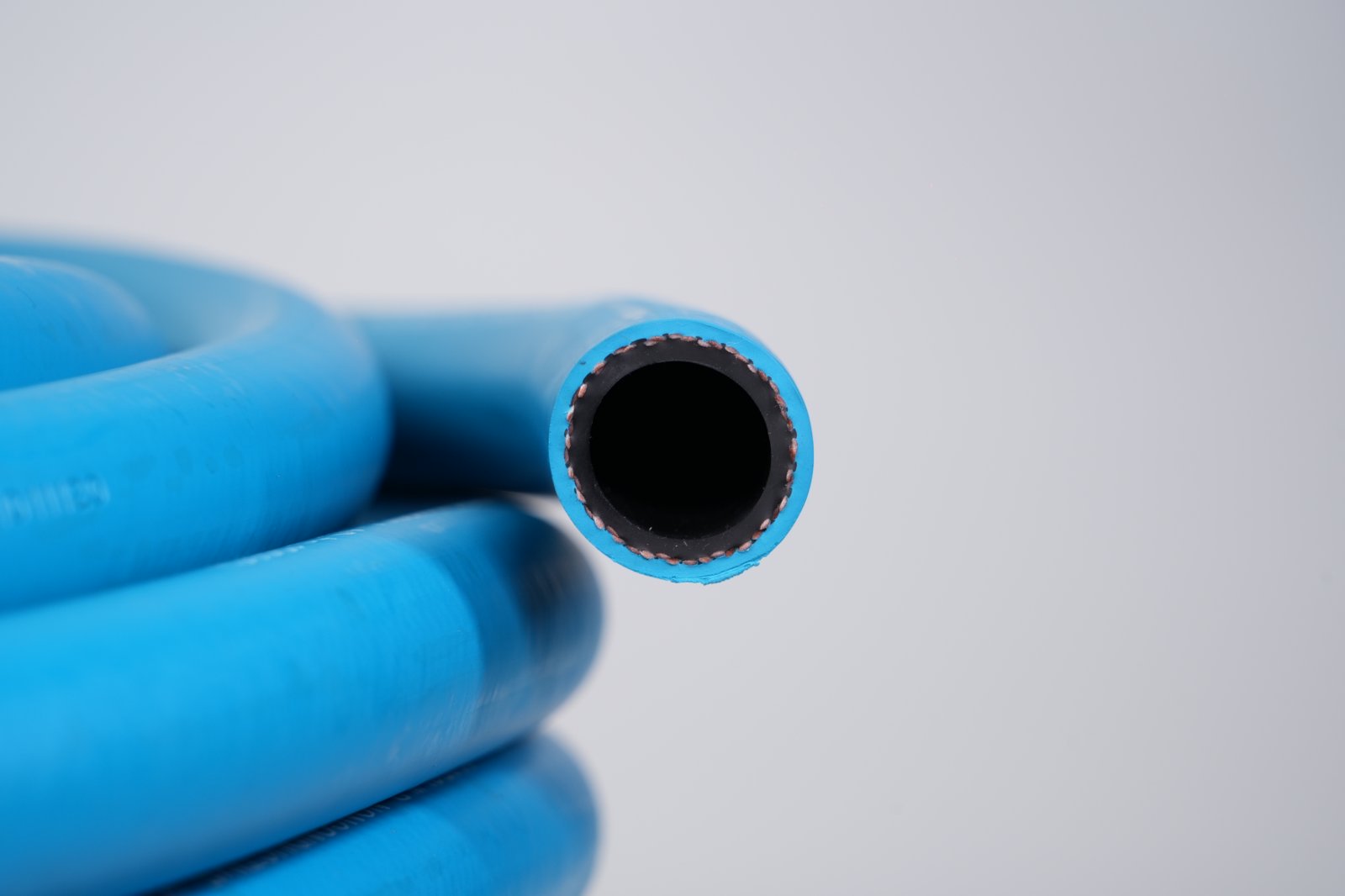 Data Center Liquid Cooling Hose | 6000V Non-conductive CDU Hose